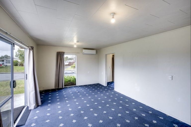 Photo of property in 2 Lander Place, Flaxmere, Hastings, 4120