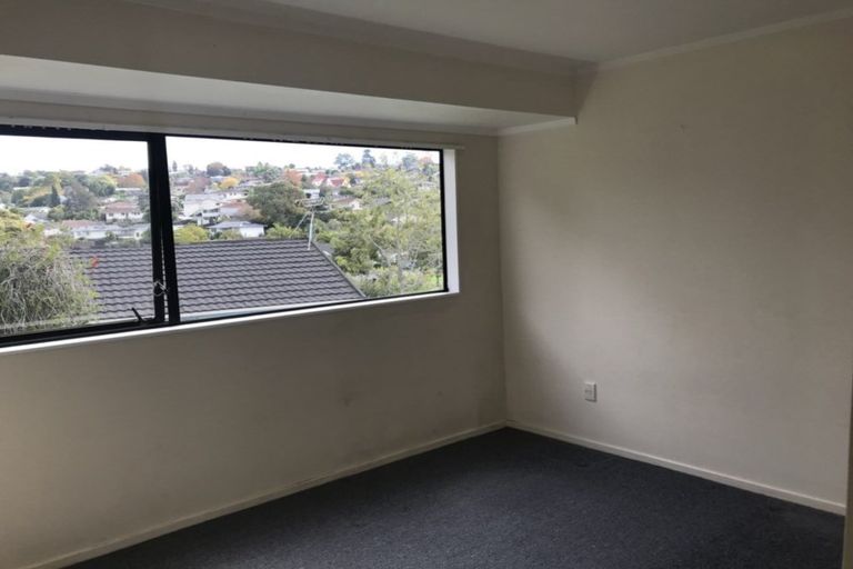 Photo of property in 65 Trias Road, Totara Vale, Auckland, 0629