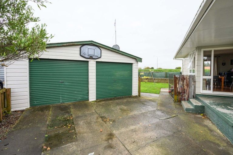 Photo of property in 17 Egmont Place, Westbrook, Palmerston North, 4412
