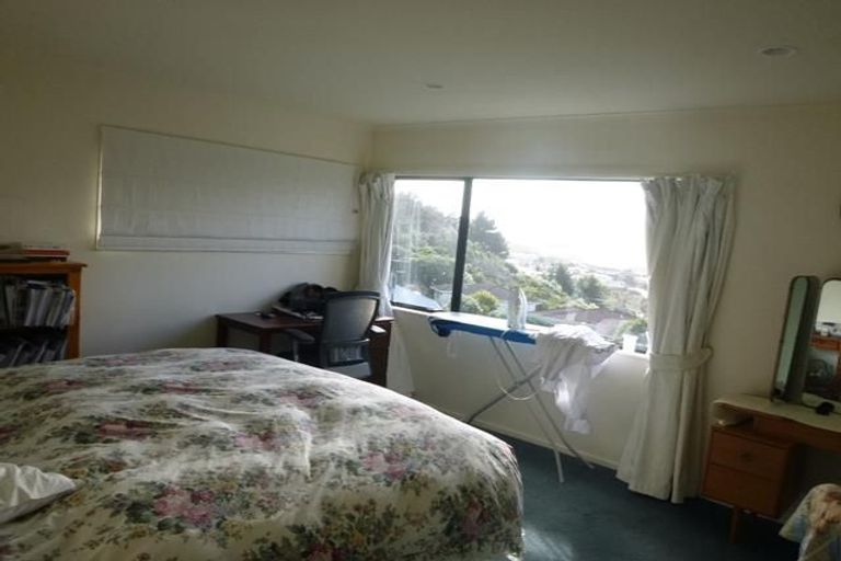 Photo of property in 5 Bishops Glen, Tawa, Wellington, 5028