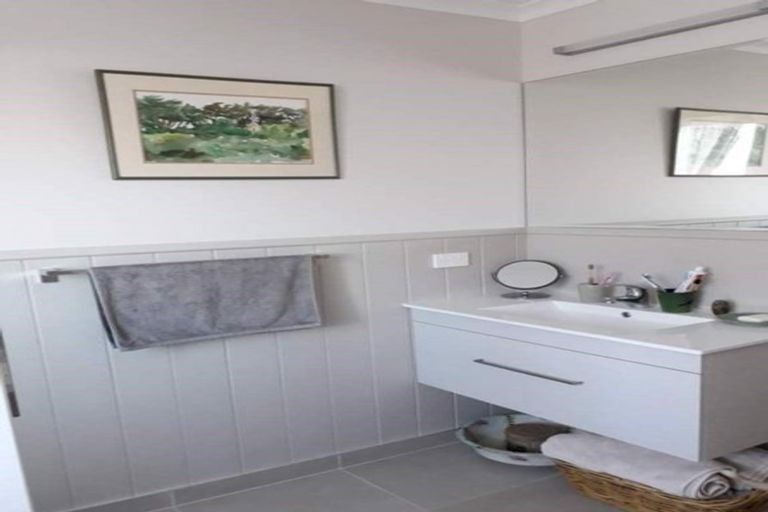 Photo of property in 42 Feist Street, Carterton, 5713