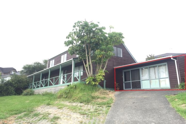 Photo of property in 28 Goldfinch Rise, Unsworth Heights, Auckland, 0632