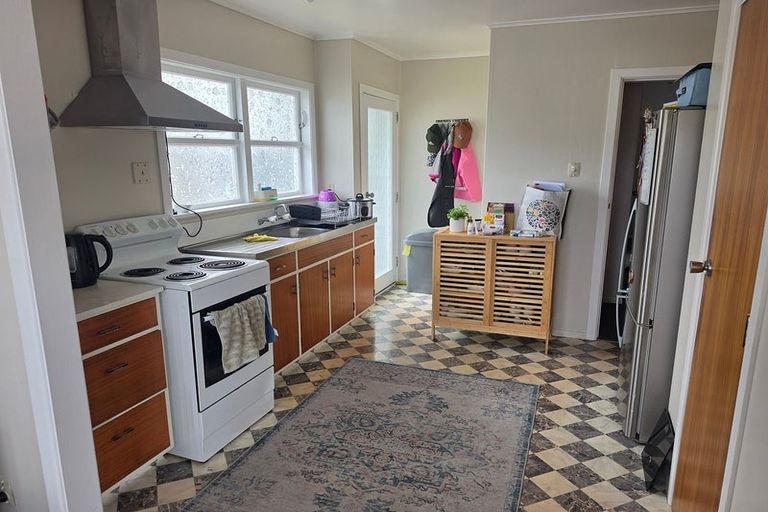 Photo of property in 3 Merritt Way, Newlands, Wellington, 6037
