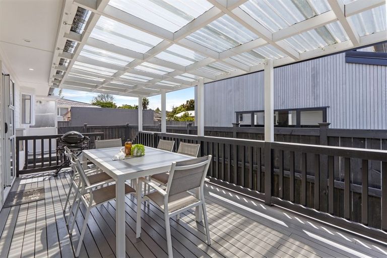 Photo of property in 3 Ussher Place, Pakuranga Heights, Auckland, 2010