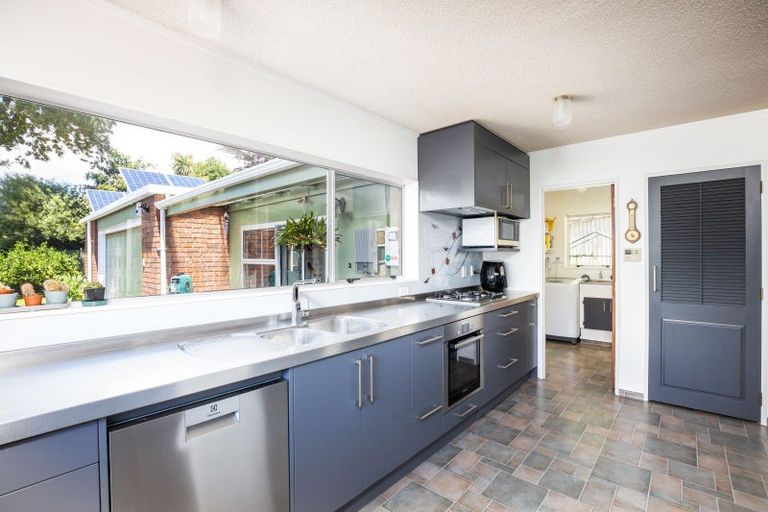 Photo of property in 4 Shortland Street, Lower Vogeltown, New Plymouth, 4310