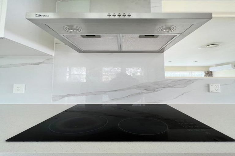 Photo of property in 17 Alma Street, Te Atatu South, Auckland, 0610