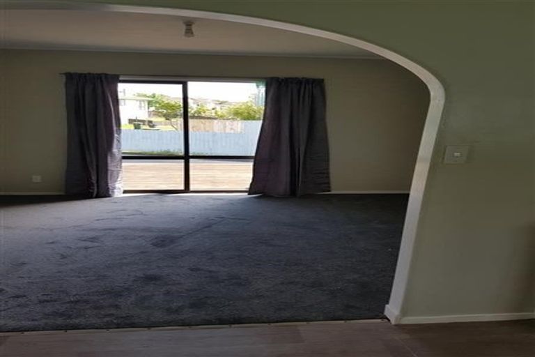 Photo of property in 11 Taitimu Drive, Weymouth, Auckland, 2103