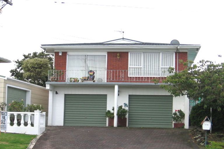 Photo of property in 174 Royal Road, Massey, Auckland, 0614