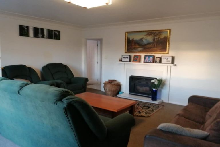 Photo of property in 165 Edmonton Road, Te Atatu South, Auckland, 0610