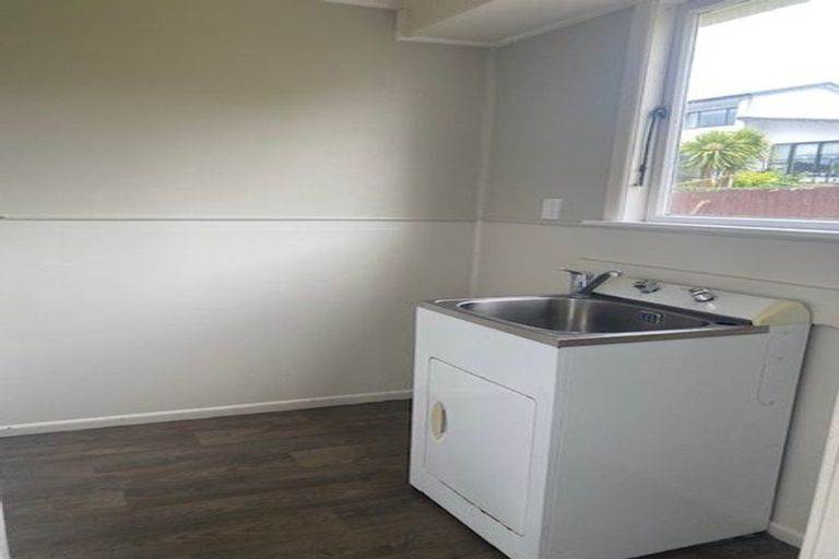 Photo of property in 3164 Great North Road, New Lynn, Auckland, 0600