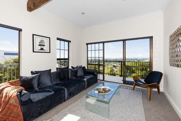 Photo of property in 25 Enfield Road, Hospital Hill, Napier, 4110