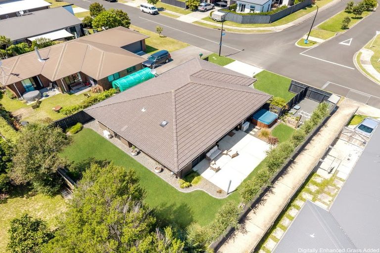 Photo of property in 10 Butterworth Crescent, Papamoa Beach, Papamoa, 3118