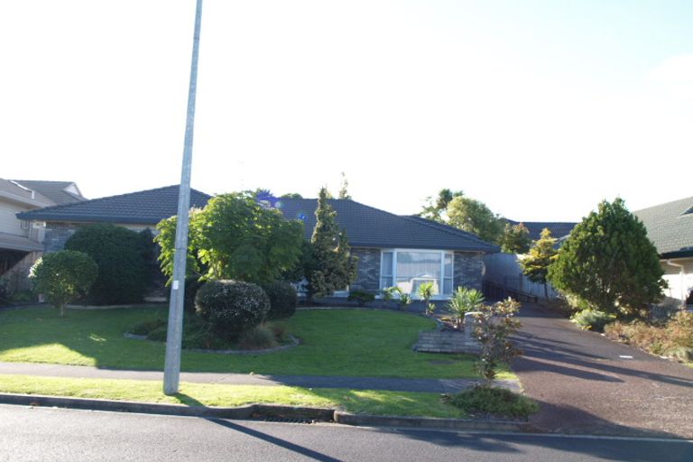 Photo of property in 19 Simon Owen Place, Golflands, Auckland, 2013