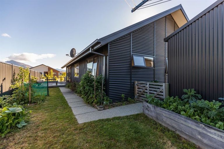 Photo of property in 60 Sherwin Avenue, Albert Town, Wanaka, 9305