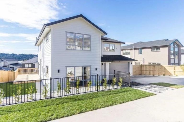 Photo of property in 11 Mettam Drive, Swanson, Auckland, 0614