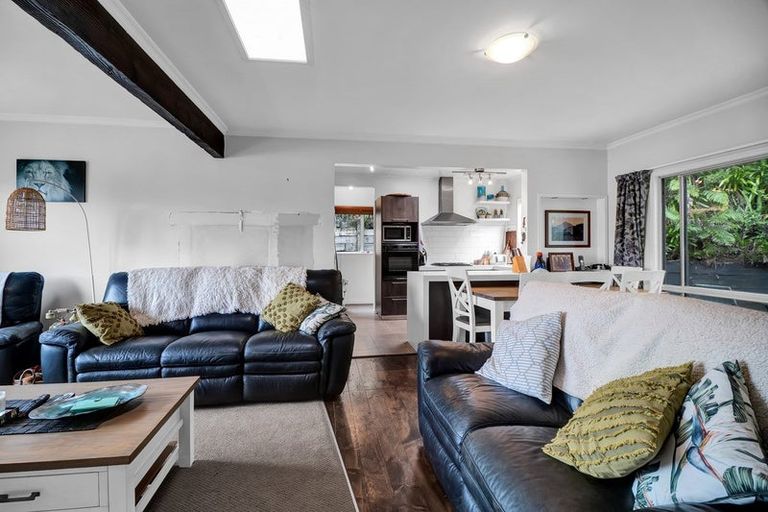 Photo of property in 118 Huatoki Street, Frankleigh Park, New Plymouth, 4310