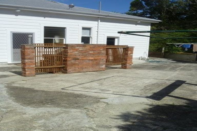 Photo of property in 36 The Parade, Island Bay, Wellington, 6023