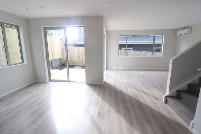 Photo of property in 2a Crystal Avenue, Te Atatu South, Auckland, 0602