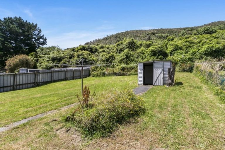 Photo of property in 196 Waddington Drive, Naenae, Lower Hutt, 5011