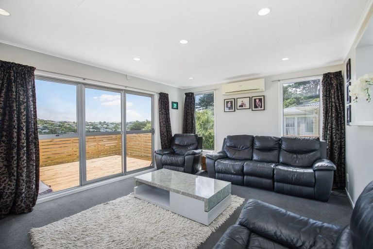 Photo of property in 45 Turville Crescent, Newlands, Wellington, 6037