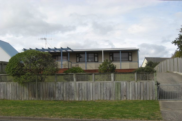 Photo of property in 38 Manga-pirau Street, Waikawa Beach, Manakau, 5573