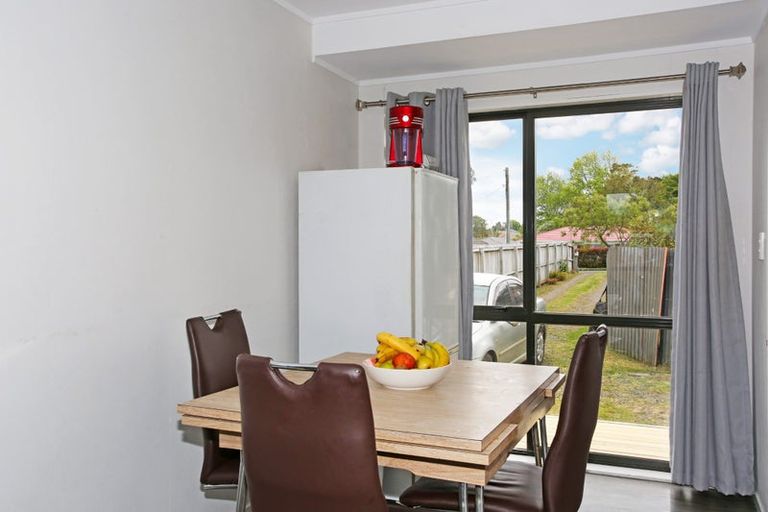 Photo of property in 2/8 Freyberg Crescent, Pukekohe, 2120