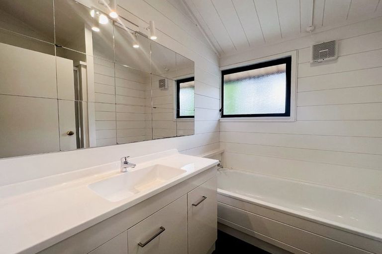 Photo of property in 41 Delamare Road, St Andrews, Hamilton, 3200