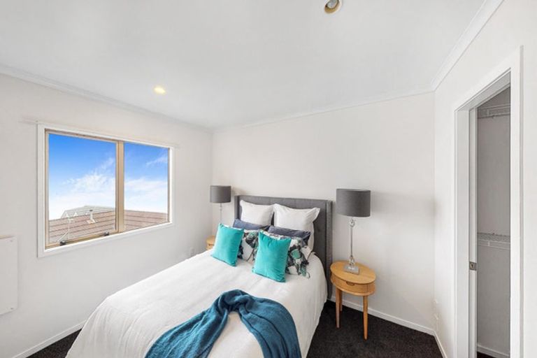 Photo of property in 17 Sirsi Terrace, Broadmeadows, Wellington, 6035