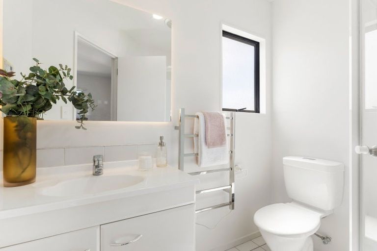 Photo of property in 11 Spalding Rise, Golflands, Auckland, 2013