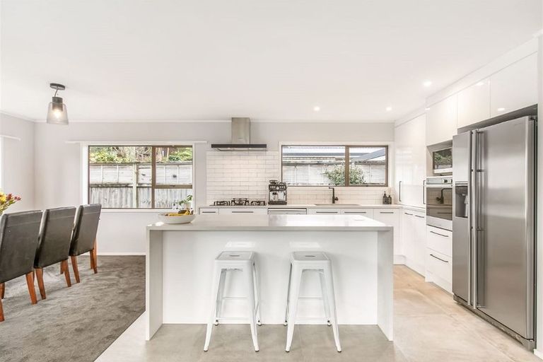 Photo of property in 1/12a Rossmore Terrace, Murrays Bay, Auckland, 0630