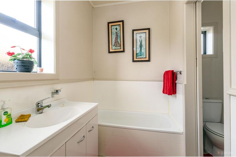 Photo of property in 2 Ashbury Avenue, Waimataitai, Timaru, 7910