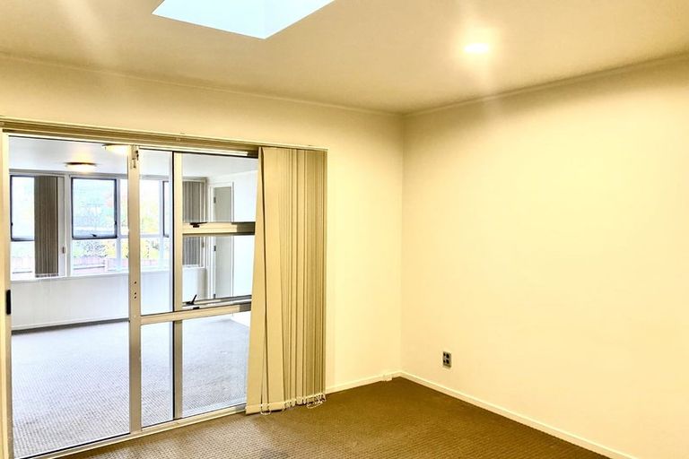 Photo of property in 10 Albemarle Place, Massey, Auckland, 0614