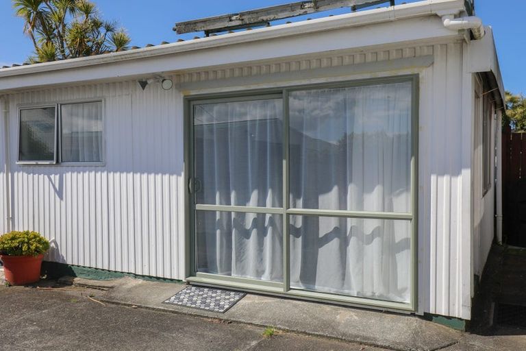 Photo of property in 116 Woodglen Road, Glen Eden, Auckland, 0602