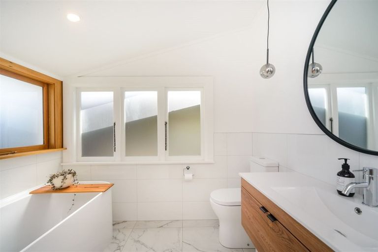 Photo of property in 2 Alma Place, Milson, Palmerston North, 4414