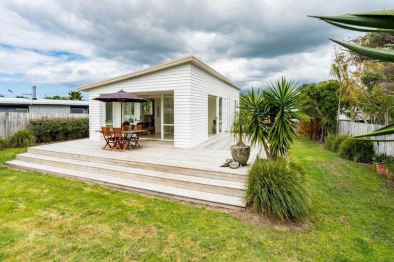 Photo of property in 37 Seabreeze Road, Mangawhai Heads, Mangawhai, 0505
