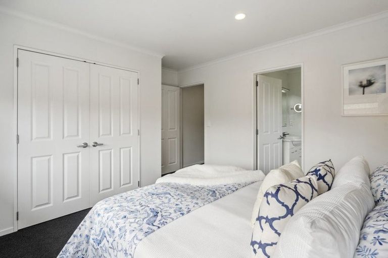 Photo of property in 41 King Charles Drive, Kingsley Heights, Upper Hutt, 5018