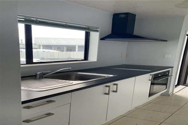 Photo of property in 76 Shifnal Drive, Randwick Park, Auckland, 2105