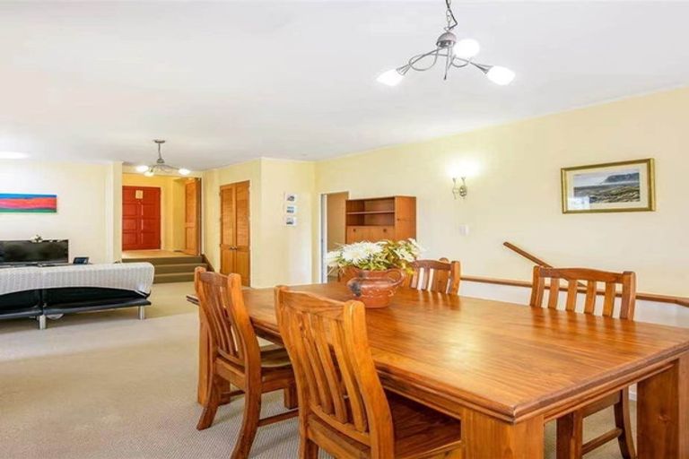 Photo of property in 44 Rhinevale Close, Henderson, Auckland, 0612