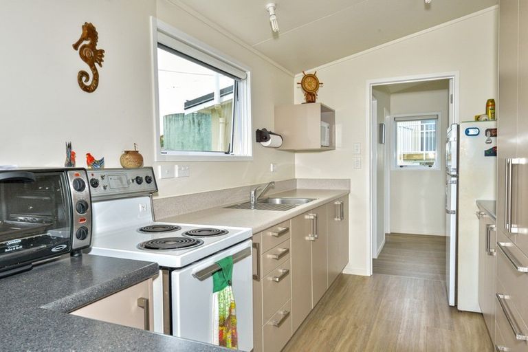 Photo of property in 5 Pipi Crescent, Mahia, 4198