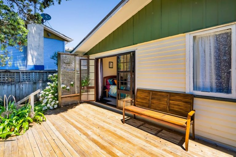 Photo of property in 48 Endeavour Street, Marfell, New Plymouth, 4310