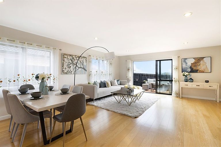 Photo of property in 105 Lincoln Park Avenue, Massey, Auckland, 0614