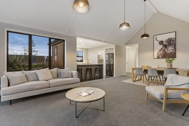 Photo of property in 2 Harding Drive, Papamoa Beach, Papamoa, 3118