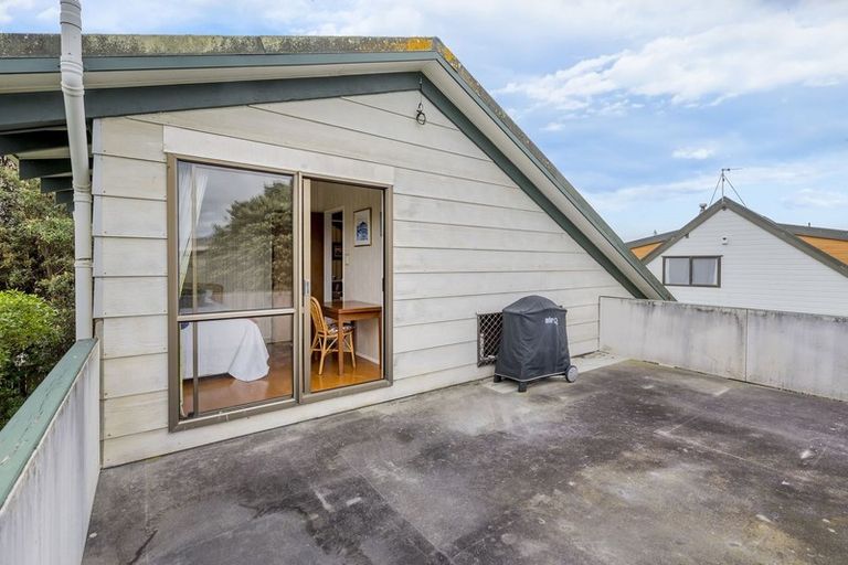 Photo of property in 76 Field Way, Waikanae Beach, Waikanae, 5036