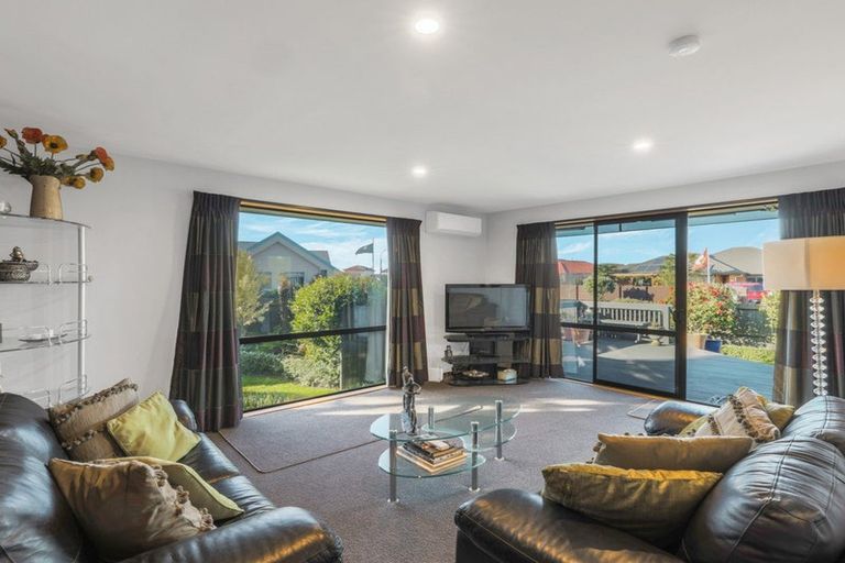 Photo of property in 45 Orlando Crescent, Waimairi Beach, Christchurch, 8083