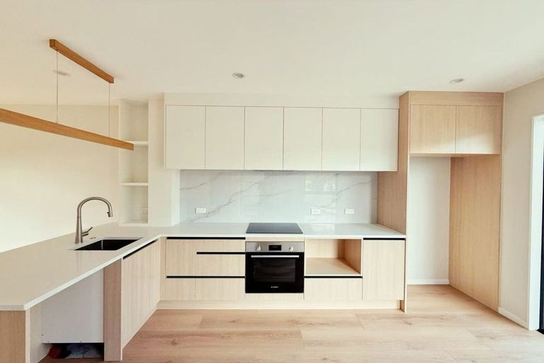 Photo of property in 7a Springside Place, New Lynn, Auckland, 0600