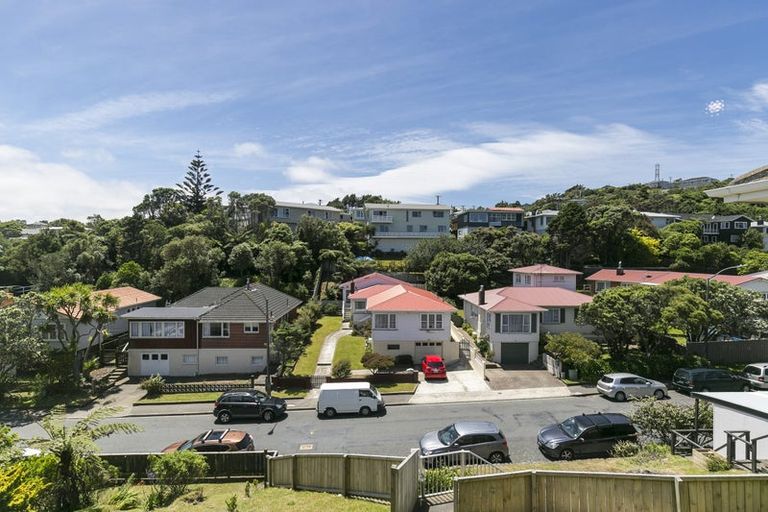 Photo of property in 95 Kenmore Street, Newlands, Wellington, 6037