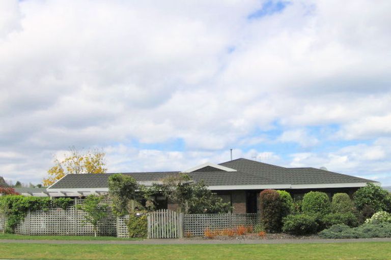 Photo of property in 2/77 Harvey Street, Waipahihi, Taupo, 3330