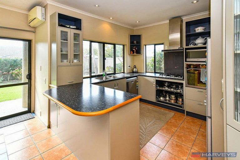 Photo of property in 12 Watervista Place, Mangere Bridge, Auckland, 2022
