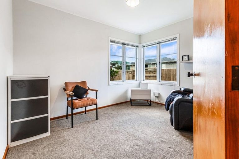 Photo of property in 32 Edwards Avenue, Henderson, Auckland, 0610