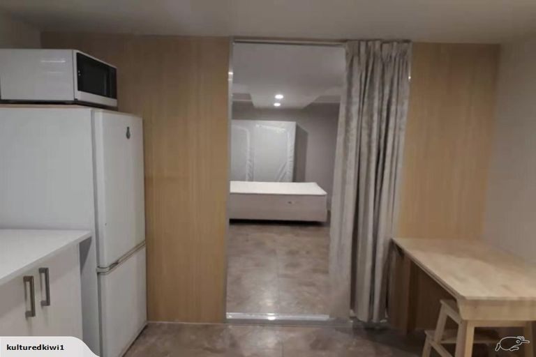 Photo of property in 1/25 Downing Street, Glenfield, Auckland, 0629